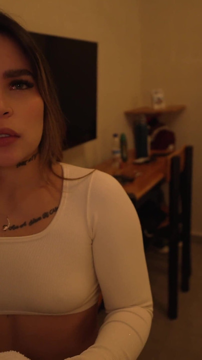 Engañando a mi marido con el trabajador del hotel! En primer plano - Carolina Agudelo