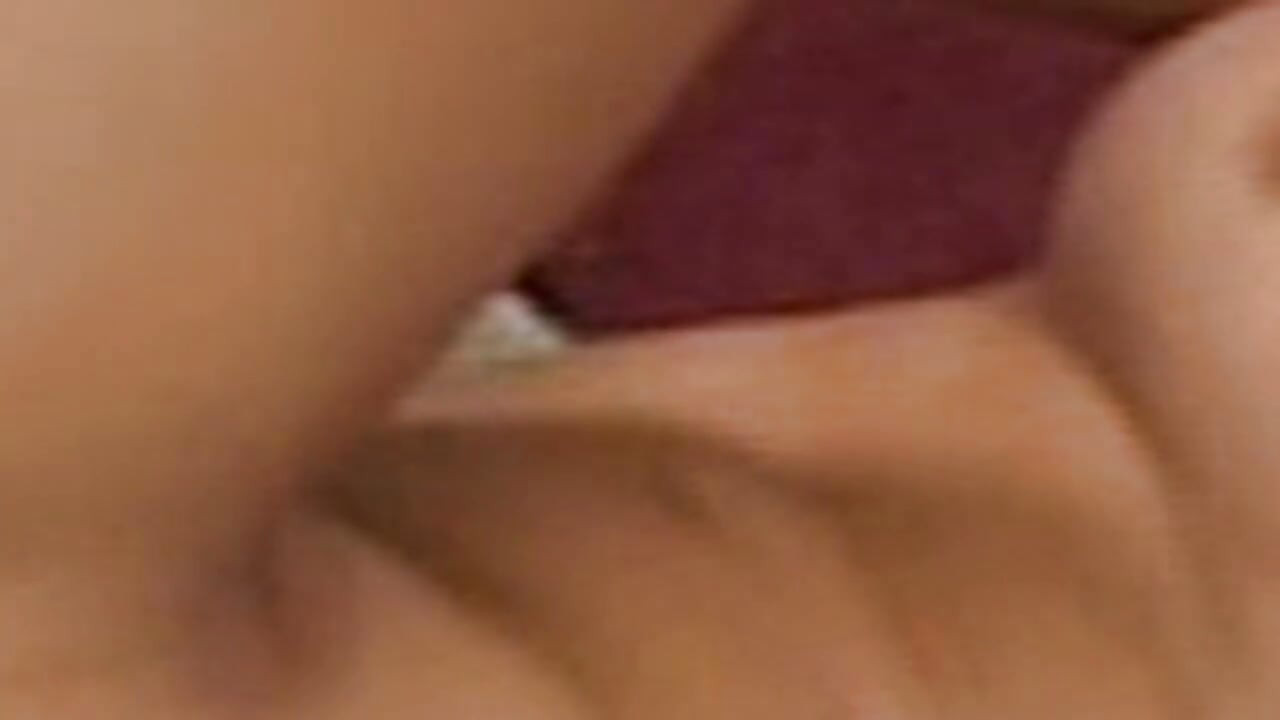 격렬한 스트레칭 후 두꺼운 정액으로 넘쳐나는 후장 벌리기
