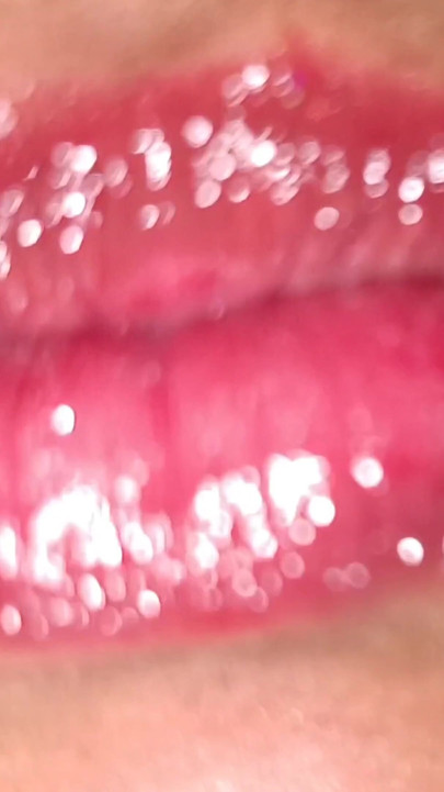 married women showing cute llip for her boyfriend | Clip 1