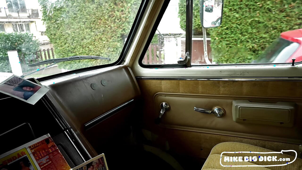 Van Side Hookup (MikeBigDick)