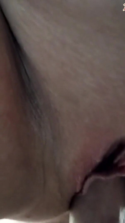Epischer moment aus "Künstlerische sexy MILF in roten strümpfen bekommt ihre muschi geschlagen, harter schwanz in den mund, G-punkt-massage und"