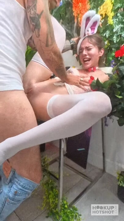 Η μελαχρινή Tess Thompson λατρεύει να γαμιέται από τον Bryan Gozzling