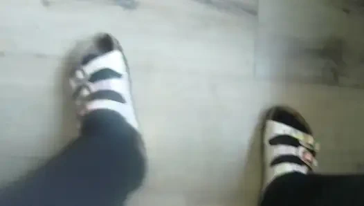 Sepatu Birkenstock usang