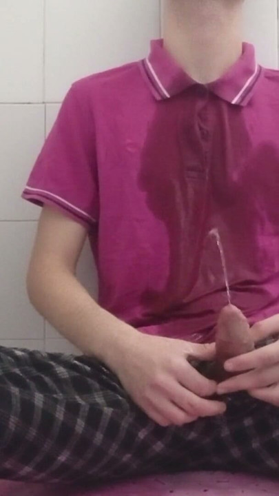 18 year old guys piss and masturbates on jeans and t-shirt | Clip 1