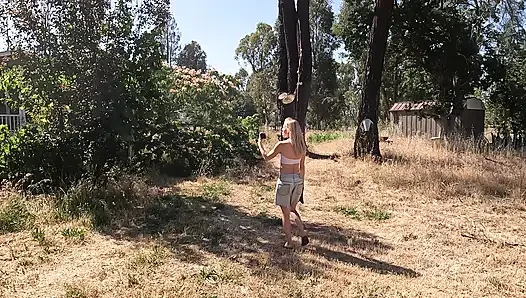 Beni işerken yakaladıktan sonra ahır müdürüyle sikiştim