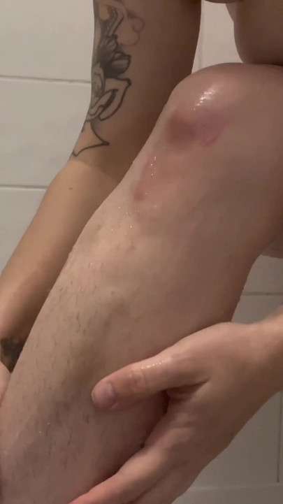 Your Step-stepsister Showering and Shaving