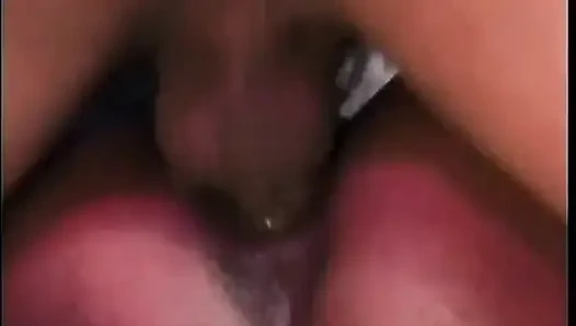 Kontol hitam besar menghancurkan memek pada cewek ebony seksi
