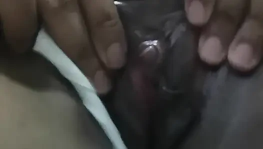 Genç bir dul ilgi istiyor.