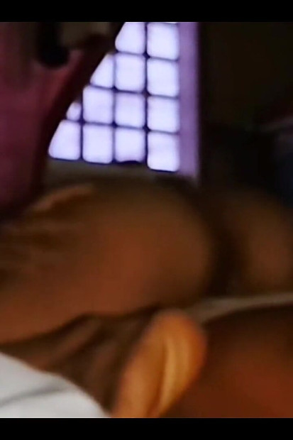 कुमार दृढ़ता से हावी है, देश pekpek गीला है