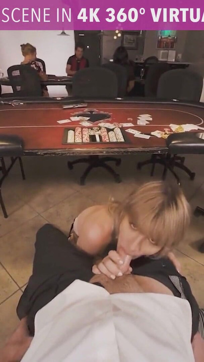 VRB 变性苗条金发女郎对她的操逼技巧充满信心 |剪辑 1