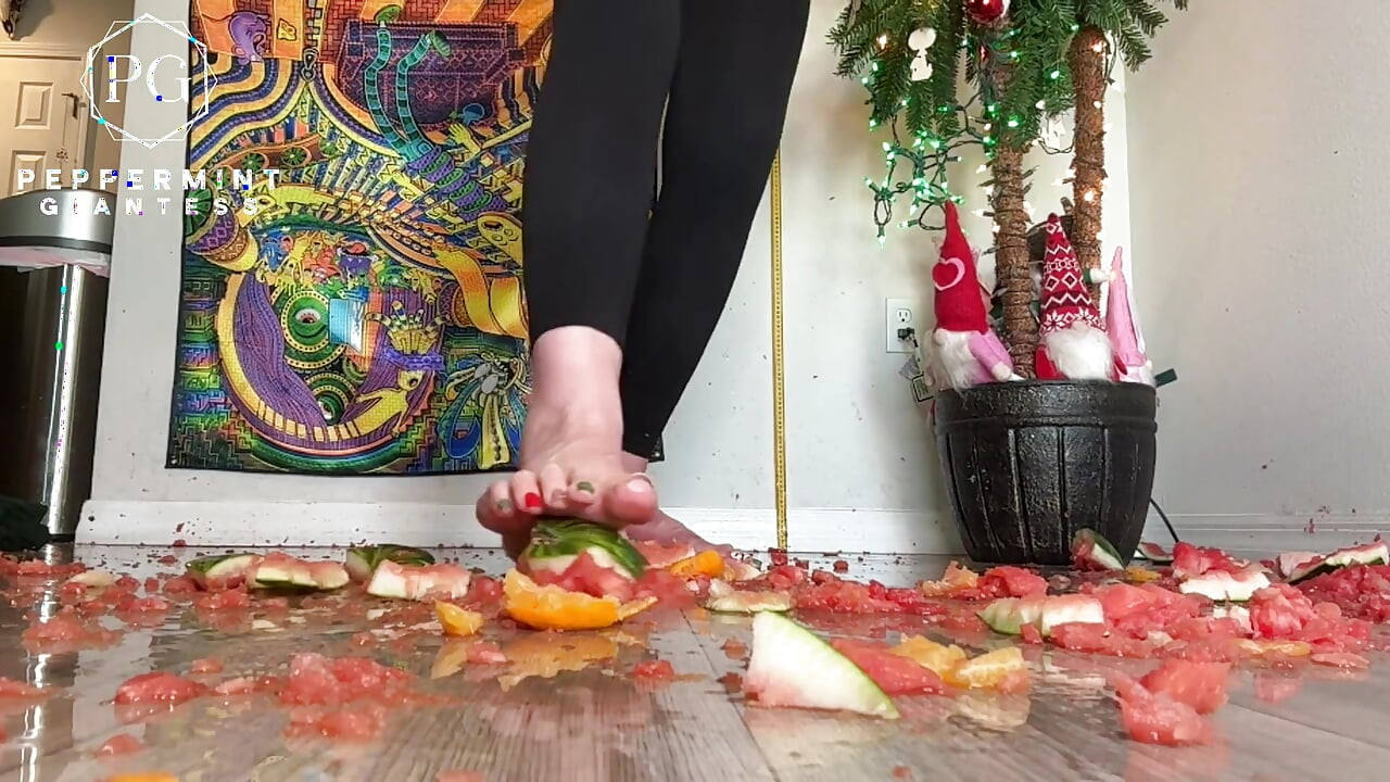 67 Giantess Dimensiunea 16 picioare slo-mo Zdrobire portocale cu încetinitorul și distrugerea pepenele verde