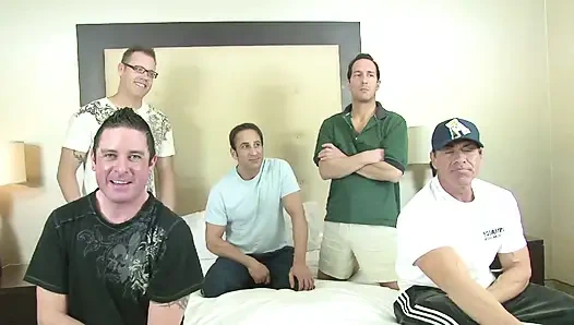 Gang-bang istri panasku!!