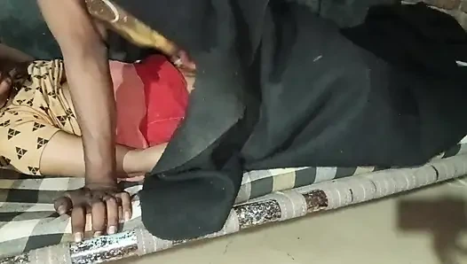 College-Mädchen von ihrem Freund zu sich nach Hause eingeladen, um heißes College-Sex-Indianer-Mädchen