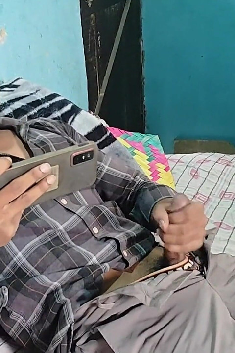 Tetangga dipanggil dan ditinggalkan
