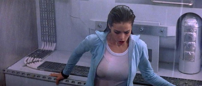 Жесткие соски Denise Richards на scandalplanet.com