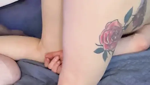 Шаловливая мачеха изменяет с отчимом друга сына