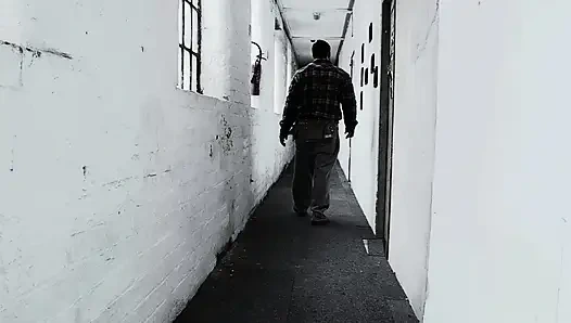 Мой сводный брат трахает меня на строительной площадке