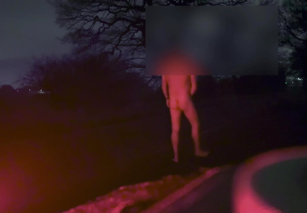 แก้ผ้าและชักว่าวบนท้องถนน