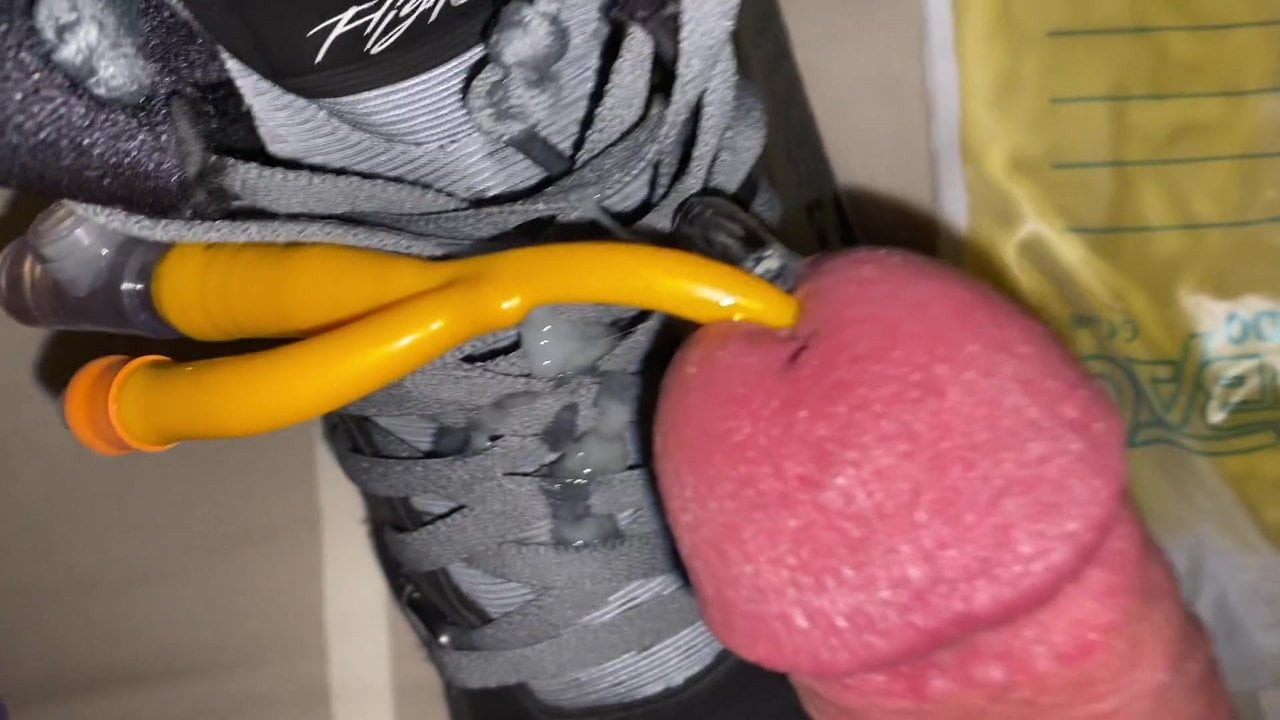 Cumming with my foley cath in