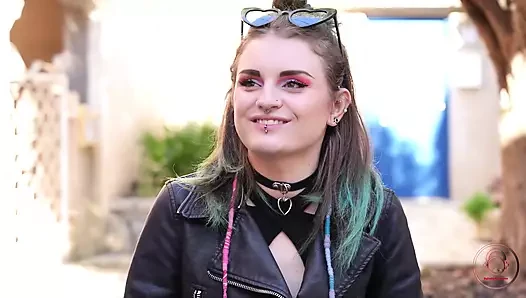 Trixy kitty di ruangan casting pertamanya