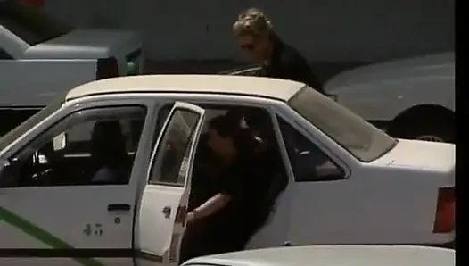 Almanya'dan iki orta yaşlı seksi kadın pelase yarak için burada