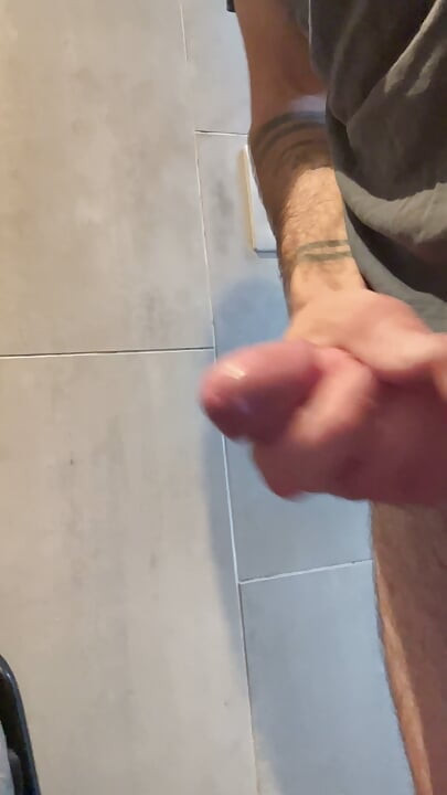 Honění po sprše na odpočívadle pro kamiony