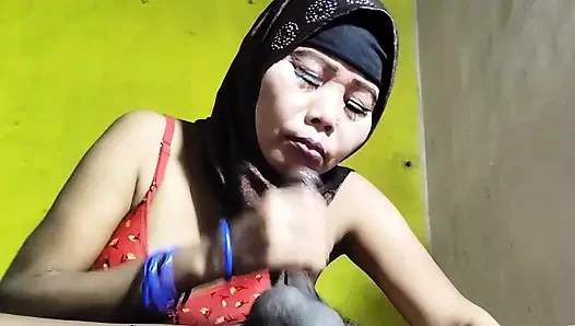 WIR, MEINE STIEFMUTTER UND ICH TEILEN EIN BETT UND SIE LUTSCHT MEINEN SCHWANZ