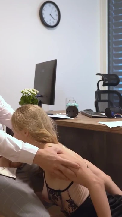 Nezapomenutelný okamžik od "LOAN4K. Žhavý sex u kancelářského stolu je výsledkem žádosti o půjčku"