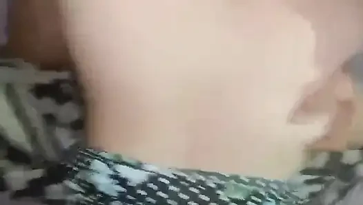 Bakış açısı çiçek elbisesiyle domaltarak sikişiyor