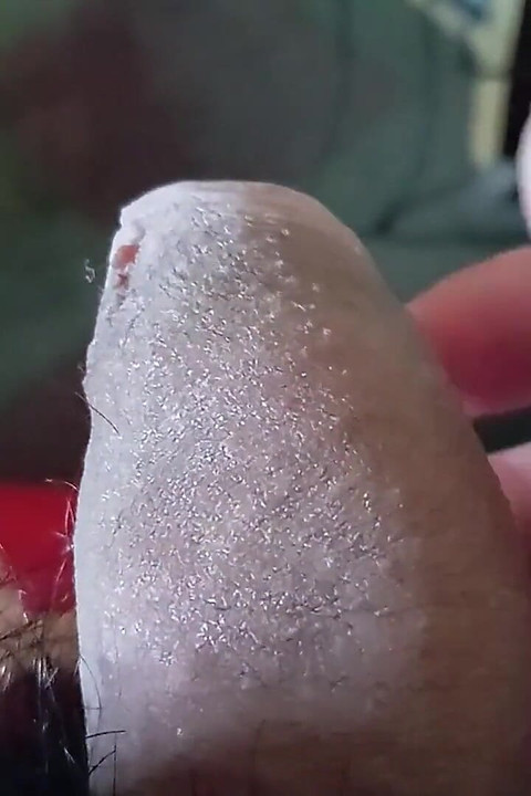 私のチンポに近づく