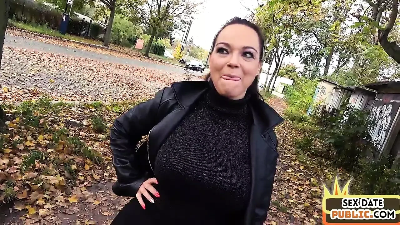 Public bigass and bigboobs MILF fucked outdoor by sex date