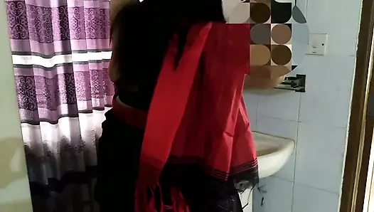 Tante seksi Pakistan berdiri di depan cermin & rambut digabung lalu pria ini ngentot memeknya di hari valentine