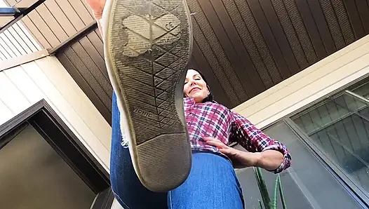 Gesicht spucken und unter meinem sneaker stampfen (beleuchtet!) POV!!