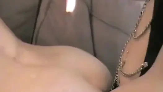 Lezbiyenler erotik olarak birbirleriyle sevişiyor