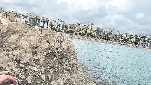 Ateşli esmer latinle plajda amatör seks, neredeyse yakalanıyoruz! - Roma Amor