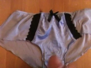 Cumming na majtkach żony 3