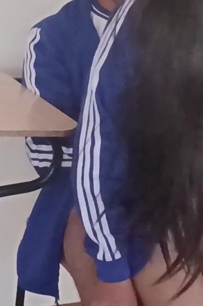To je ono što pravi prijatelji rade kada je učionica prazna. (1. dio)