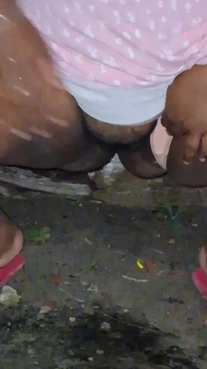 BBW STEPMOM PISSED IN PUBLIC SHOWING HER HUGE PUSSY TO EVERYONE | Clip 1