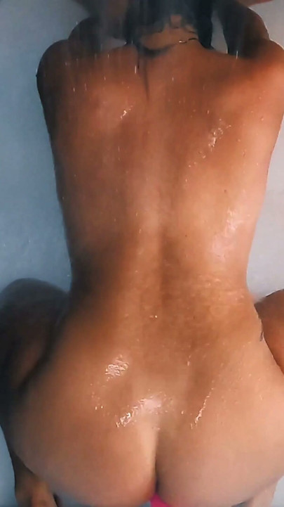 MILF PLAYING WITH HER WET PUSSY IN THE SHOWER | Clip 2