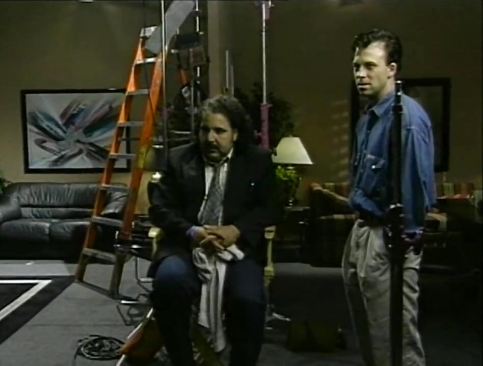 Ameicană retro cu penetrare dublă pentru o curvă