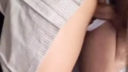 Хорошенькая красивокожая школьница позволяет своему учителю трахнуть ее в обмен на идеальные оценки