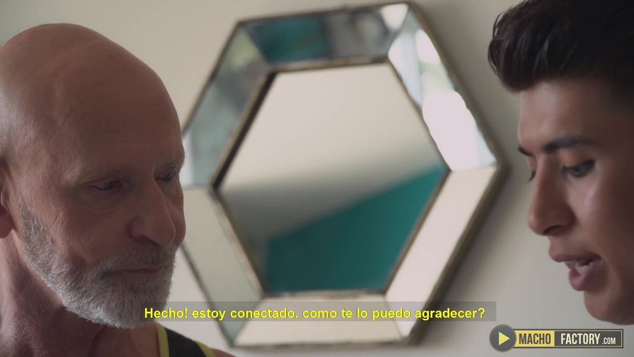 超级性感的爸爸benedictus得到一个大玩具和大鸡巴插他紧致的屁股