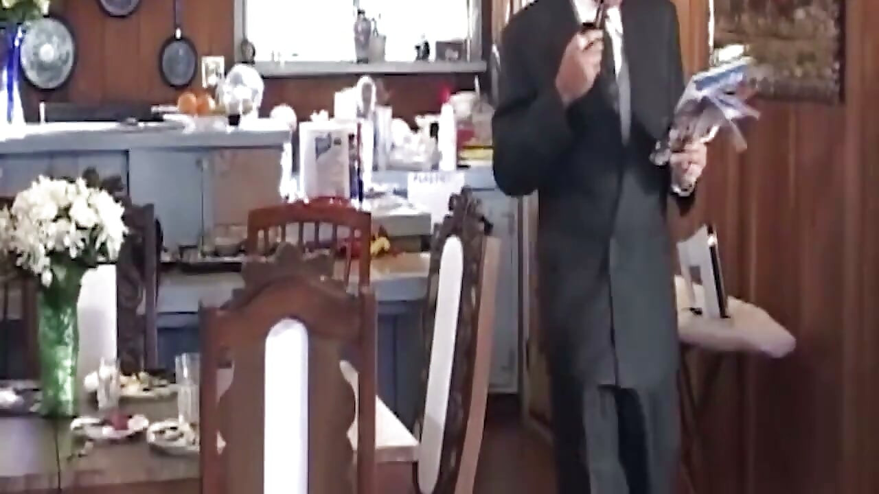 Olgun sarışın orta yaşlı seksi kadın kalın yarağı derine ve sert alıyor