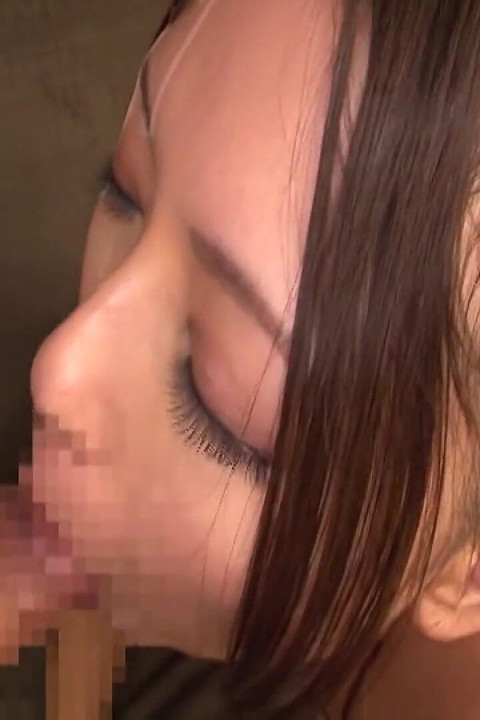 Una fiebre del deseo, ya que tres bellezas comparten un momento impresionante de intimidad.