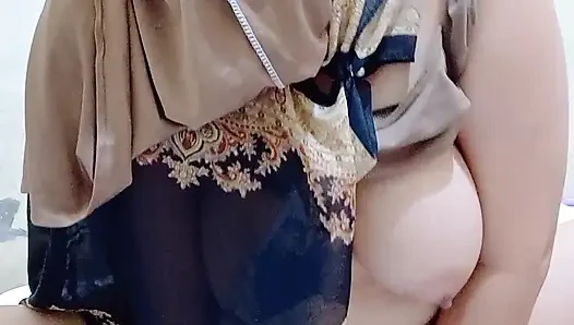 Amcıklı tesettürlü sakso amcığıyla oynuyor