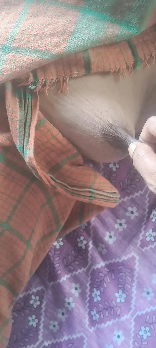 Desi assam bhabi show hairy pussy boobs and fingering