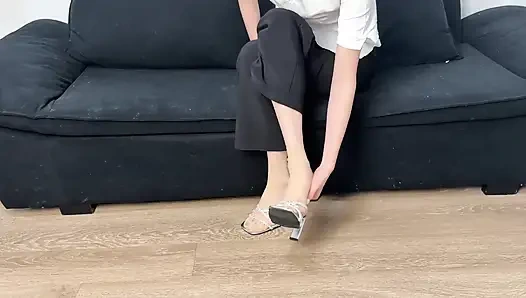 Klimaks dari borgol di sofa