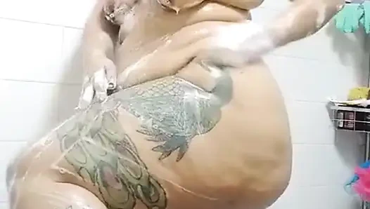 Büyük Götlü Iri Güzel Kadın Duş Alıyor