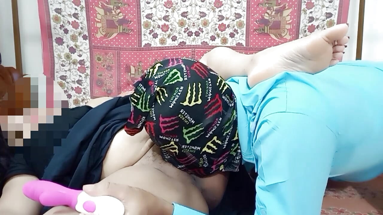 Kaku sasur sexy rii ke asthir kore chudlo