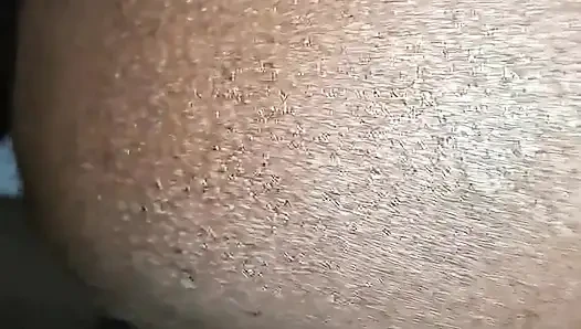 Üç saniyede boşalana kadar Afrika'nın en büyük yarağına zıpladım